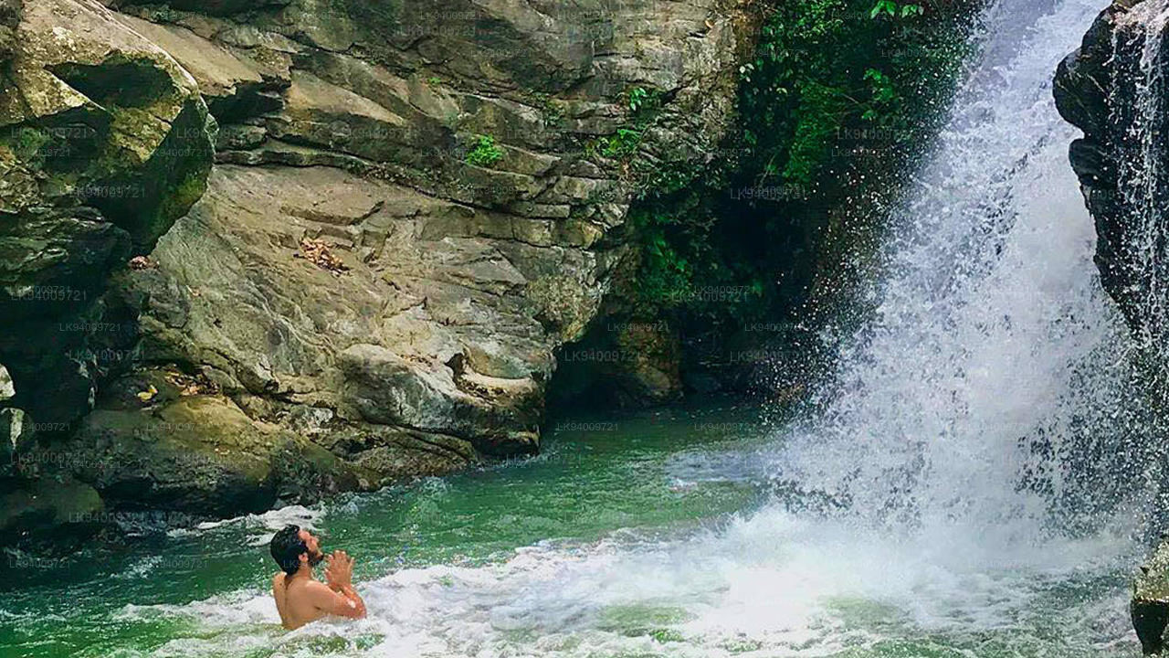 Ravana Waterfalls – A Romantic Photo Stop